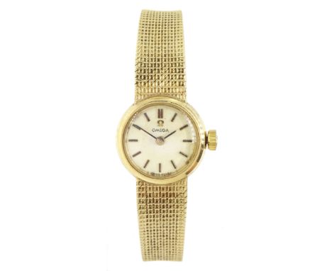 Omega ladies 9ct gold manual wind wristwatch, on integral 9ct gold bracelet, London 1978Condition Report:Approx 17.3gm (exclu