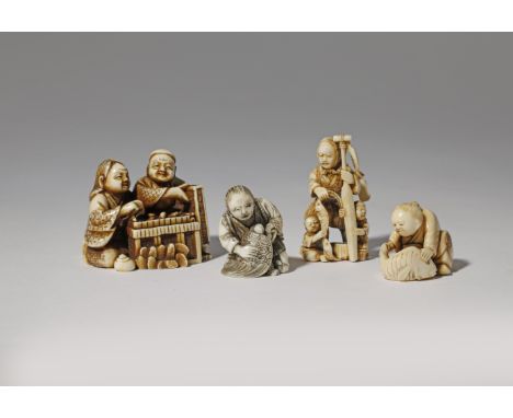 λ A JAPANESE IVORY CARVING, OKIMONO MEIJI 1868-1912 Carved as a couple opening a large treasure chest, a two character signat