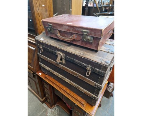 Vintage luggage comprising a domed trunk and three cases. 