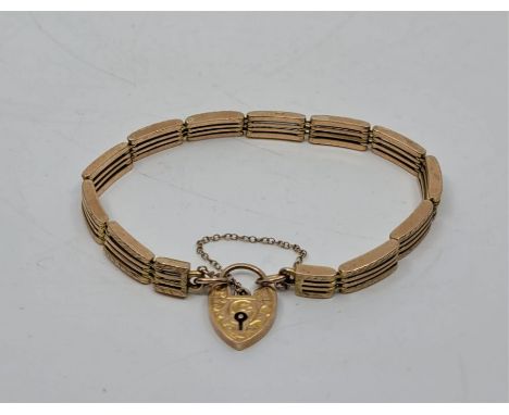 A 9ct. gold gate bracelet, with 9ct. gold heart padlock clasp, (14.5g)