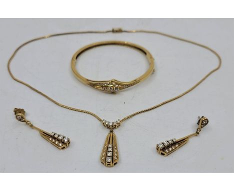 An 18ct. gold and diamond pendant necklace, hinged bangle and drop earrings en suite, the pendant necklace having curved moun