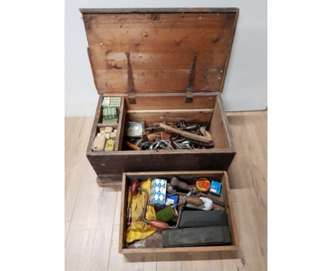 WOODEN TOOL CHEST CONTAINING VINTAGE TOOLS ETC