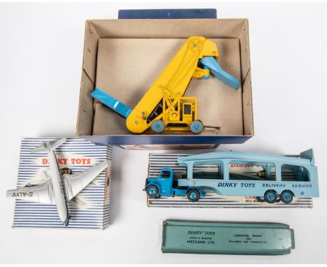 3x Dinky Toys and Suopertoys. DH Comet Airliner (999) in white and blue BOAC livery with silver wings, G-ALYV. Elevator Loade