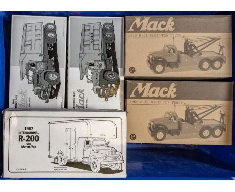 10 First Gear 1:34 scale American Trucks. 2x 1960 B-061 Mack Tow Truck, 'B.P.' and 'TEXACO Expressway'. 2x 1960 B-61 Mack Dum