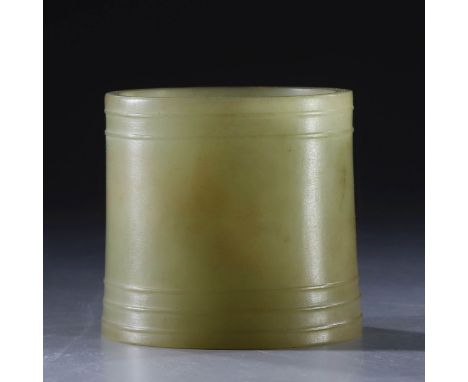 Parallel grain jade pipe from Western Zhou dynasty   H4.65cm         W4.53cm