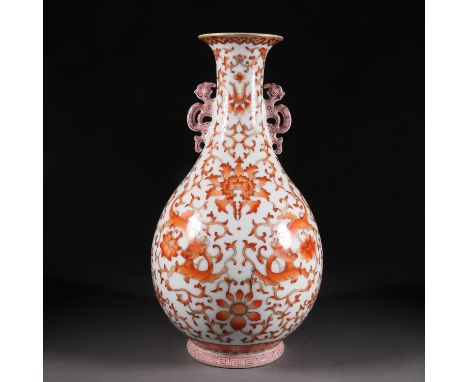 Alum and gold flower-patterned amphora from  the Qing dynasty    H31.2cm W16.8cm