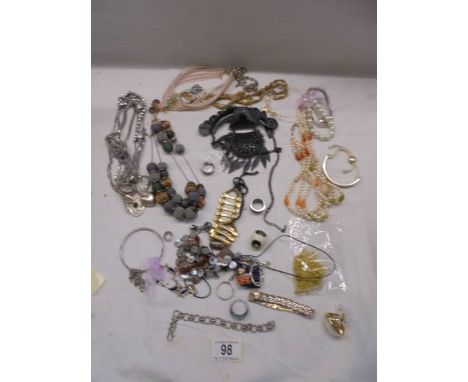 A mixed lot of clean unbroken jewellery.
