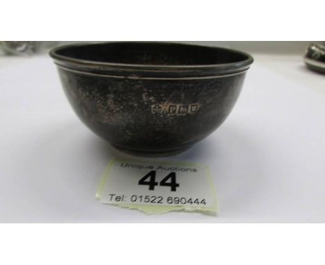 A small silver bowl, 2.5 ozs (71.95 grams).