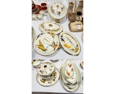 Quantity Royal Worcester "Evesham" oven to tableware including large casserole dish, covered vegetable dishes and serving dis