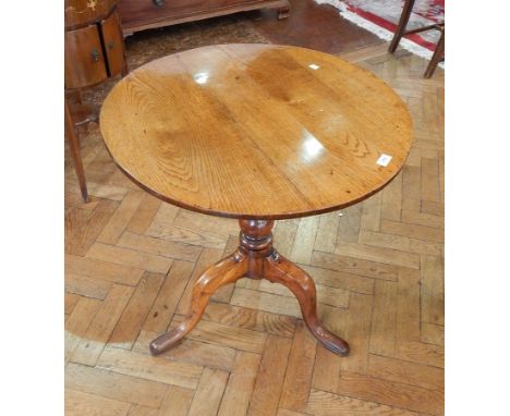 19th century oak circular top tripod table with turned pedestal support, tripod legs, diameter 70cm 