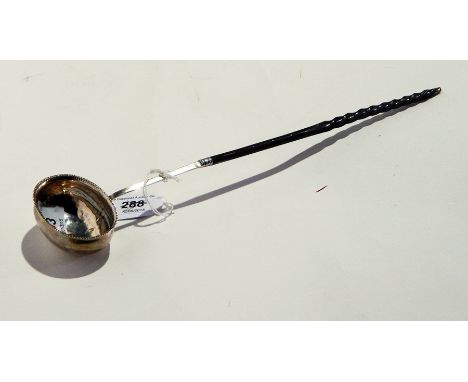 George III horn-handled and silver-coloured metal toddy ladle 