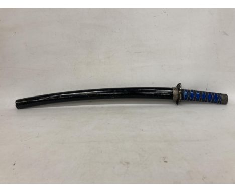 A WAKIZASHI SWORD WITH ASSOCIATED SCABBARD 