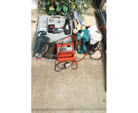 AN ASSORTMENT OF POWER TOOLS TO INCLUDE A BATTERY CHARGER, A SANDER AND A WOOD PLANE ETC 