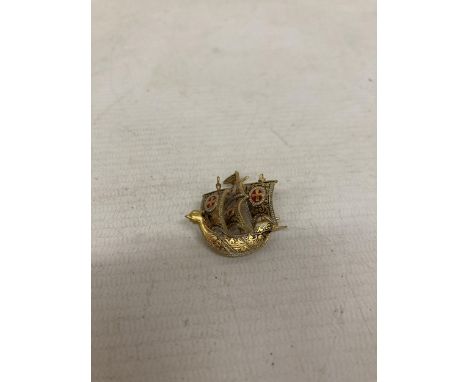 A VINTAGE DOMASCENE GALLEON SHIP BROOCH 