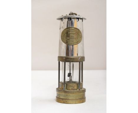 A VINTAGE E. THOMAS &amp; WILLIAMS LTD CAMBRIAN NO. 12858 MAKERS ABERDARE WALES MINERS LAMP/LANTERN 