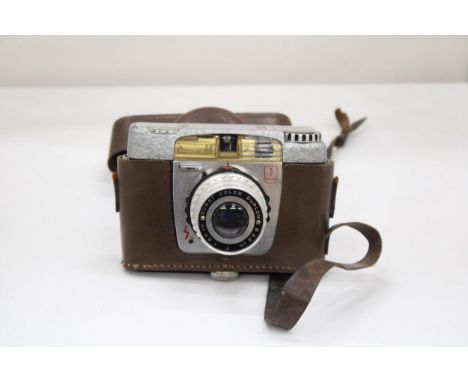 A VINTAGE DURST 66 MEDIUM FORMAT, 6 X 6 CAMERA WITH CASE 