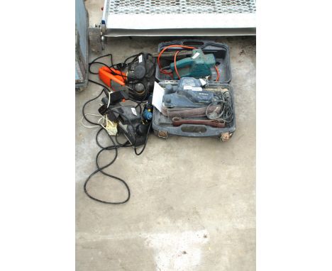 AN ASSORTMENT OF POWER TOOLS TO INCLUDE A WICKES BELT SANDER, TWO WOOD PLANES AND A TRIMMER ETC 