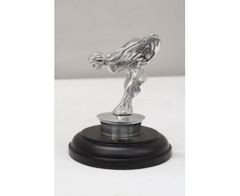 A CHROME MODEL OF 'FLYING LADY' ON A STAND, HEIGHT 14CM 