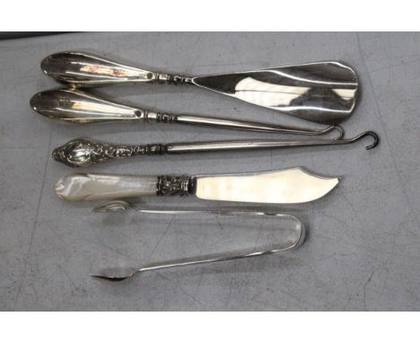 A QUANTITY OF HALLMARKED BIRMINGHAM, SHEFFIELD AND CHESTER SILVER ITEMS TO INCLUDE A KNIFE WITH MOTHER OF PEARL HANDLE, SHOE 
