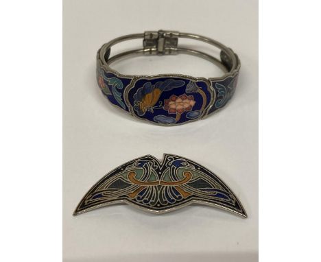 A VINTAGE CLOISONNE BRACELET AND BROOCH 