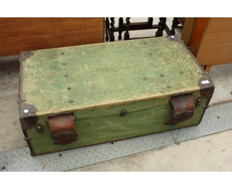 A 'FINNIGANS OF NEW BOND STREET' FIBRE AND LEATHER TRAVELLING TRUNK 