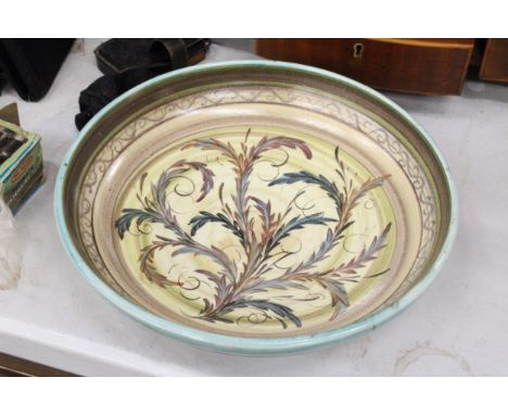 A DENBY GLYN COLLEDGE VINTAGE HANDPAINTED CHARGER BOWL - 32 CM (W) 8 CM (H) 