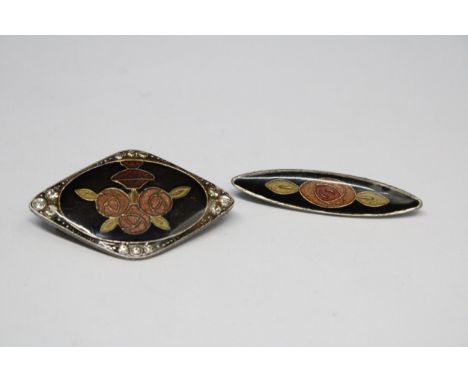 TWO VINTAGE ENAMEL BROOCHES WITH FLOWER DECORATION 