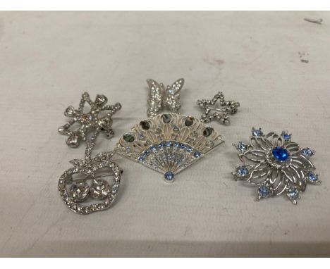 SIX VINTAGE DIAMANTE BROOCHES 