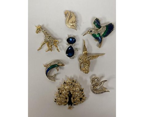 EIGHT VINTAGE BIRD/ ANIMAL BROOCHES 