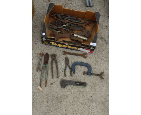 AN ASSORTMENT OF HAND TOOLS TO INCLUDE SPANNERS, PLIERS AND A G CLAMP ETC 