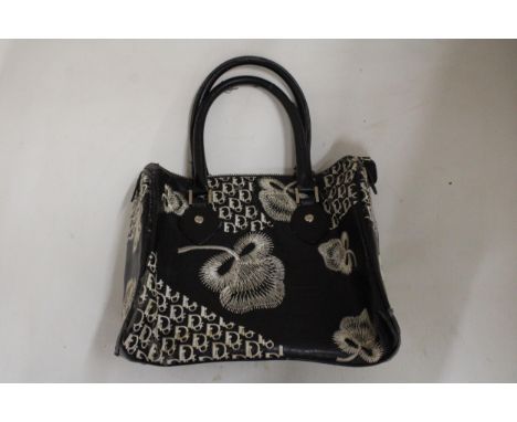 A VINTAGE DIOR HANDBAG - REGISTRATION NO. 019-0533-1827 