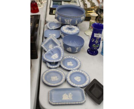 A QUANTITY OF WEDGWOOD POWDER BLUE JASPERWARE TO INCLUDE PIN DISHES, LIDDED TRINKET BOX, FOOTED FRUIT BOWL TO INCLUDE A BLACK