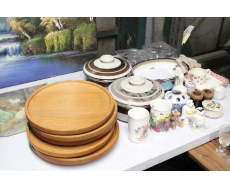 A LARGE MIXED LOT TO INCLUDE A VINTAGE SHOPPING BASKET, WOODEN TRAYS, OVEN DISHES, MODEL AEROPLANES, TRINKET BOXES, CRUET SET