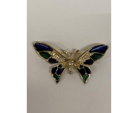 A GOLD PLATED BLUE AND GREEN VINTAGE ENAMEL AND CRYSTAL DIAMANTE BUTTERFLY BROOCH 