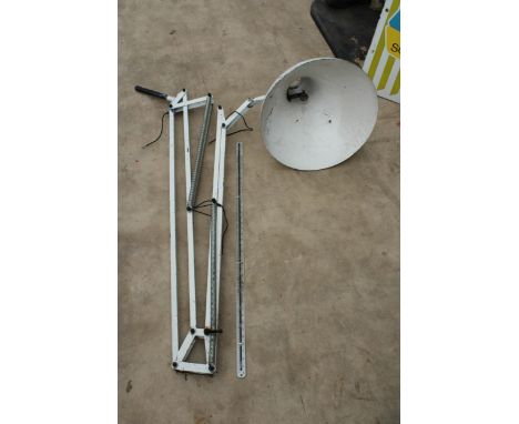 A VERY LARGE OVERSIZED INDUSTRIAL ANGLE POISE LAMP 