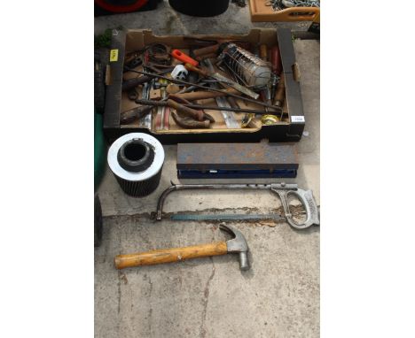 AN ASSORTMENT OF TOOLS TO INCLUDE A DRAPER SOCKET SET, HAMMERS AND FILES ETC 