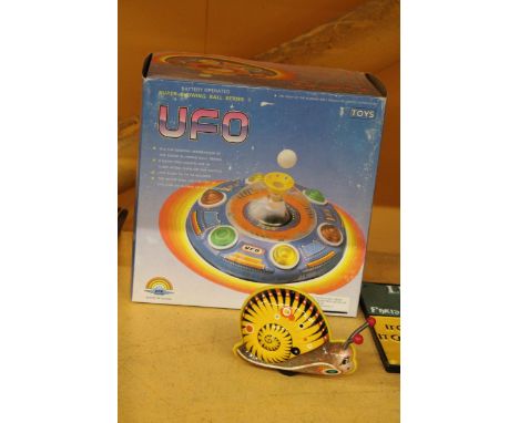 A COLLECTION OF VINTAGE TIN PLATE TOYS TO INCLUDE A SUPER BOWLING BALL SERIES UFO, A SNAIL AND A MAN ON TRACTOR 