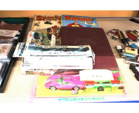 A QUANTITY OF TOYS AND BOOKS TO INCLUDE TWO MODEL KITS, A CAR AND GARAGE, PLUS THREE ANNUALS 