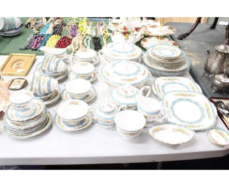 A QUANTITY OF CROWN STAFFORDSHIRE "TUNIS BLUE" CHINA TO INCLUDE PLATES, CUPS, SAUCERS, JUGS, TUREENS ETC 