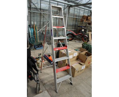 AN ALUMINIUM SEVEN RUNG STEP LADDER 