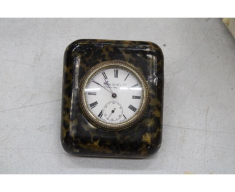 A VINTAGE GEORGE SMITH &amp; CO SMALL TRAVELLING CLOCK WITH TORTOISESHELL STYLE CASE, HEIGHT 8CM 