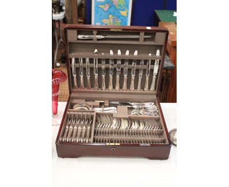 A MAPPIN &amp; WEBB SHEFFIELD CANTEEN OF CUTLERY IN A MAHOGANY CASE 