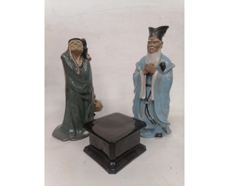 A PAIR OF VINTAGE CHINESE MUDMEN WITH STAND - 30.5 CM AND 33 CM (H) 