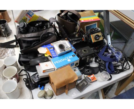 A LARGE COLLECTION OF CAMERAS AND ACCESSORIES TO INCLUDE A POPULAR BROWNIE, A POLAROID LAND CAMERA SUPER SWINGER II, JENOPTIK