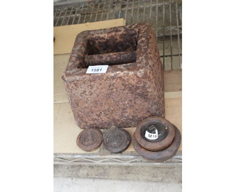 A VINTAGE 56LB WEIGHT AND FOUR SMALLER WEIGHTS 