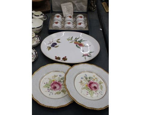 A BOXED SET OF SIX ROYAL WORCESTER, POT DE CREME CHOCOLAT CUPS WITH LIDS, A LARGE ROYAL WORCESTER 'EVESHAM' SERVING PLATE AND