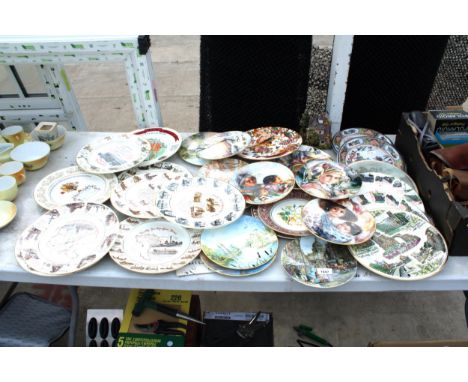 A LARGE QUANTITY OF CERAMIC COLLECTORS PLATES 