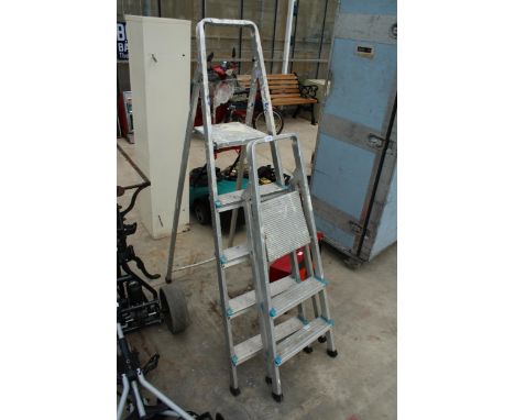 TWO ALUMINIUM STEP LADDERS TO INCLUDE A FOUR RUNG AND A TWO RUNG 