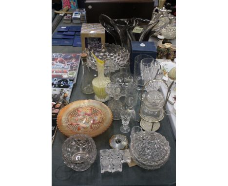 A QUANTITY OF GLASSWARE TO INCLUDE A LARGE ART GLASS VASE, TEN ART DECO CANDLE HOLDERS, A LARGE FOOTED BOWL, WINE GLASSES, LA