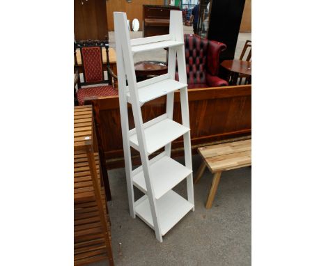 A WHITE FIVE TIER LADDER STYLE TAPERED SHELVING UNIT, 16.5" WIDE 